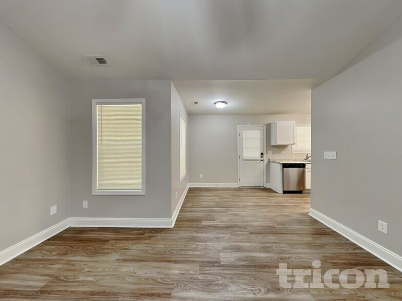 Building Photo - 821 Gore St