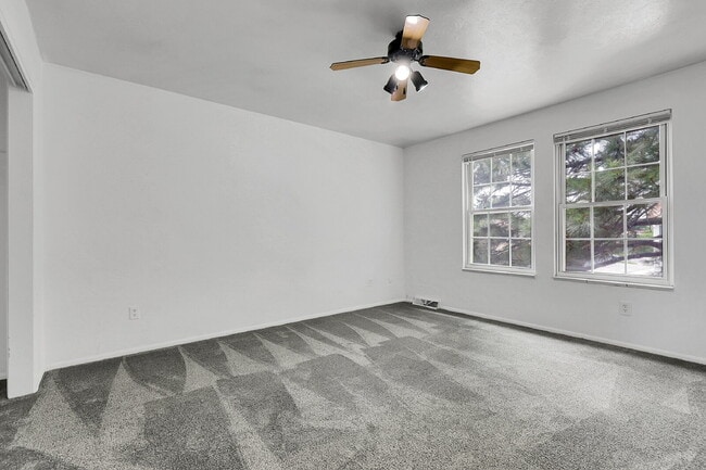 Building Photo - $1,995.00, 3 bed, 1.5 bath, located in Aur...
