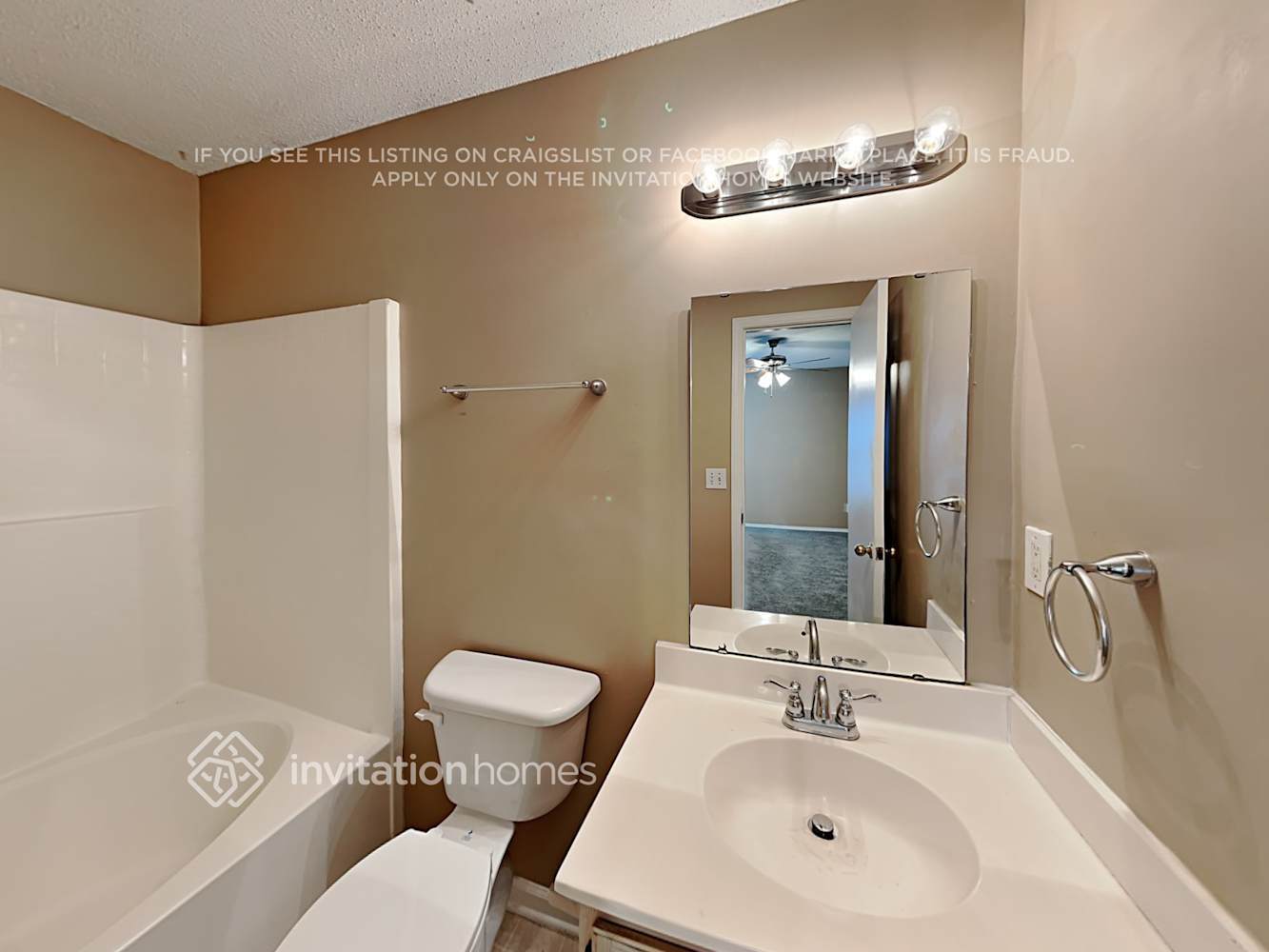 Building Photo - 3049 Parade Ln SW