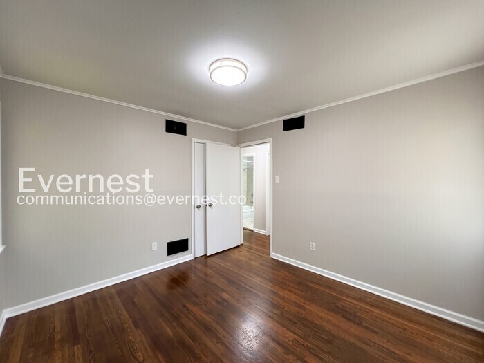 Building Photo - 3238 Kenland Dr