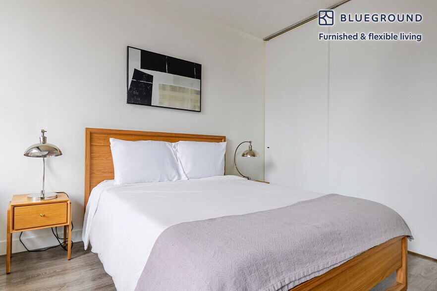 Building Photo - 21 E Chestnut St