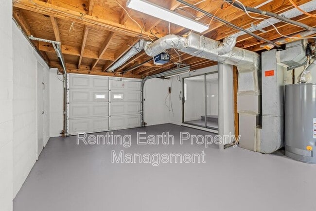 Building Photo - 2432 Debbie Dr