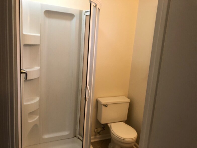 Building Photo - 6714 Woodwedge Dr