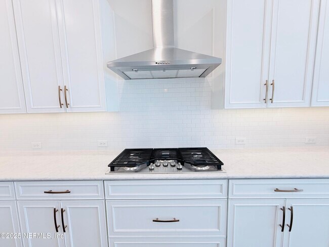 Building Photo - 10682 Aventura Dr
