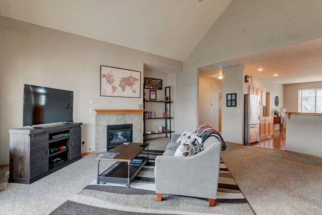 Building Photo - Modern 3 Bed 2 Bath Corner Home ** First M...
