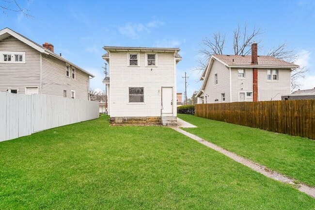 Building Photo - 2009 Sullivant Ave