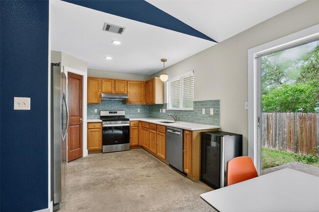 Building Photo - 1182 Waller St