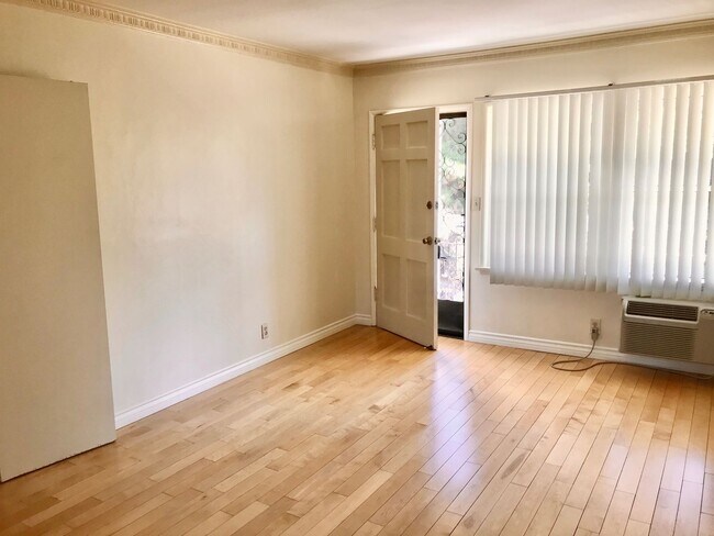 Interior Photo - VALLEY
