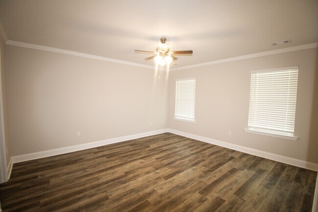 Building Photo - 106 Woodsedge Dr