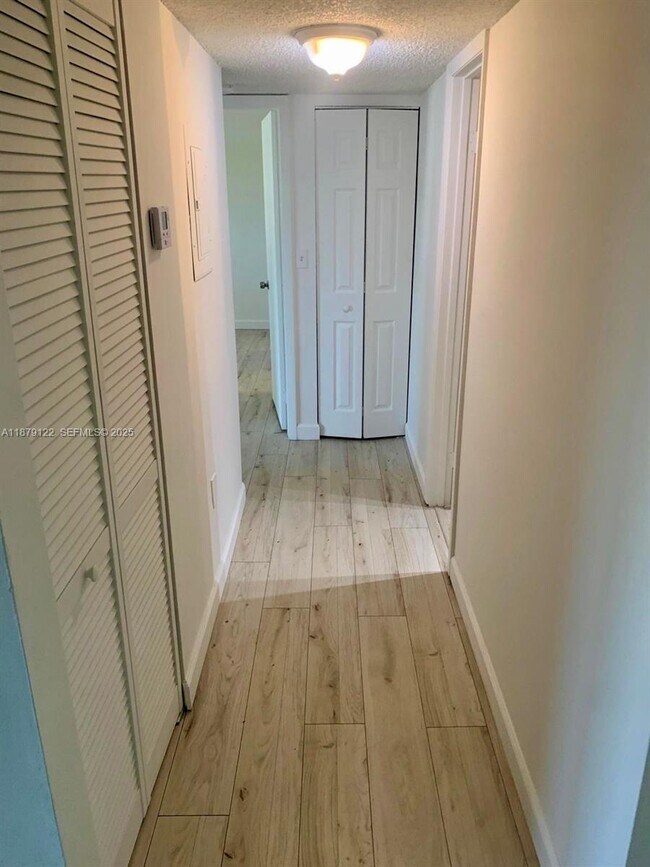 Building Photo - 468 NE 206th Ln