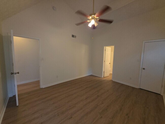 Building Photo - 450 Booth Cir SW