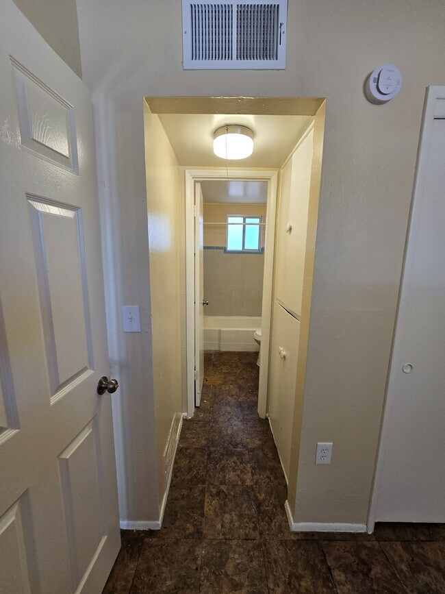 Building Photo - 3423 E Flower St