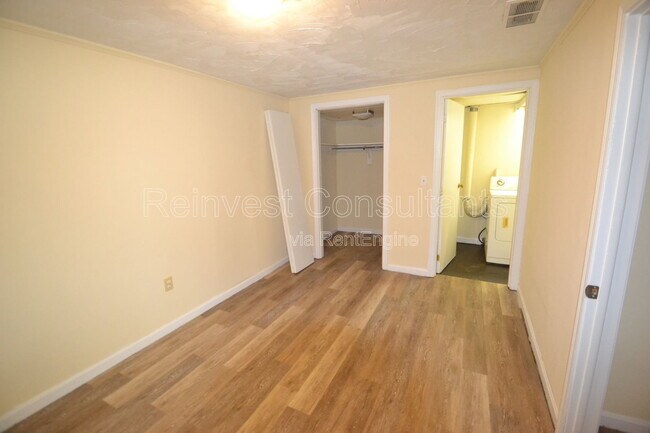 Building Photo - 35 Wesleyan Ct