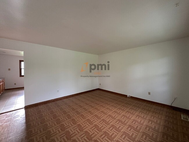 Building Photo - 732 N State Rd 149