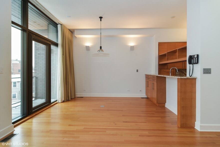 Building Photo - 2734 N Lincoln Ave