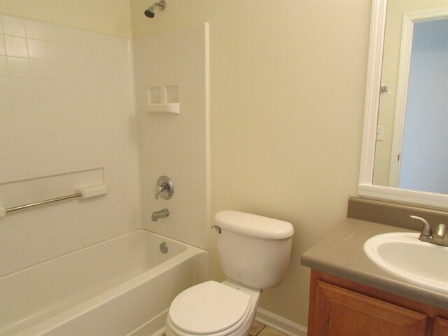 Building Photo - 2651 Sutherland Dr