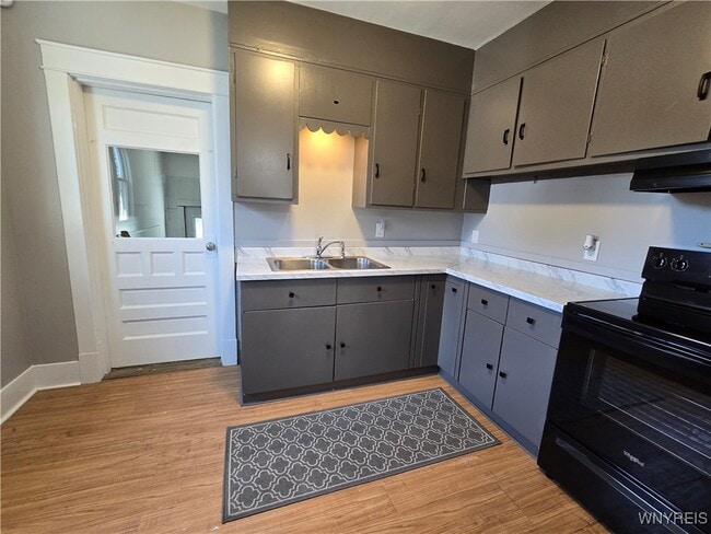 Building Photo - 409 Hawley St