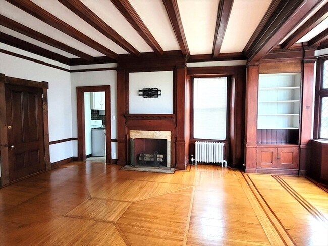 Building Photo - 172 Nesmith St