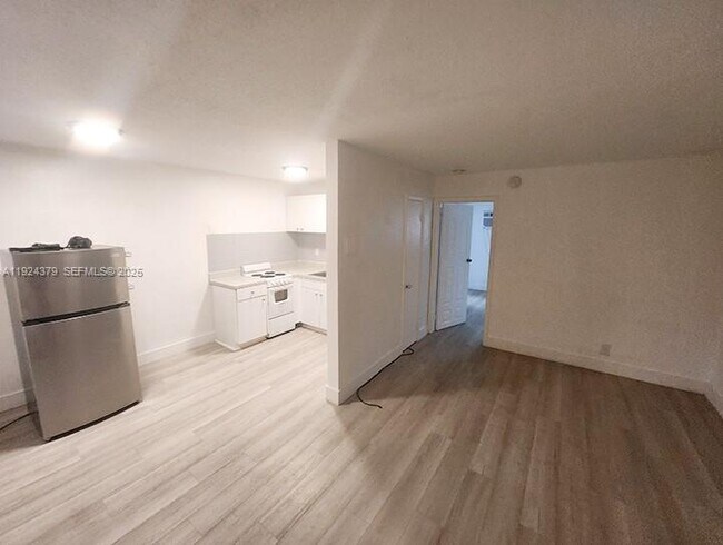 Building Photo - 515 SE 9th St