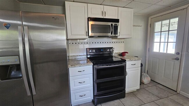 Building Photo - 36850 Haynes Rd