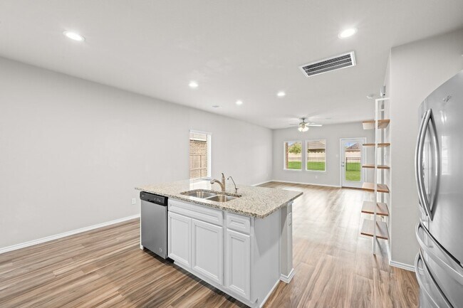 Building Photo - 16868 Pink Wintergreen Dr