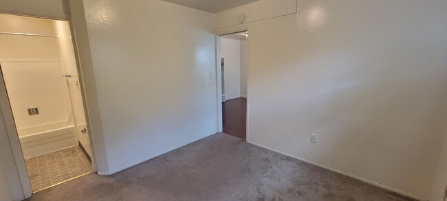 Building Photo - COMING SOON-This is a great 1-bdr right in the heart of Berkeley