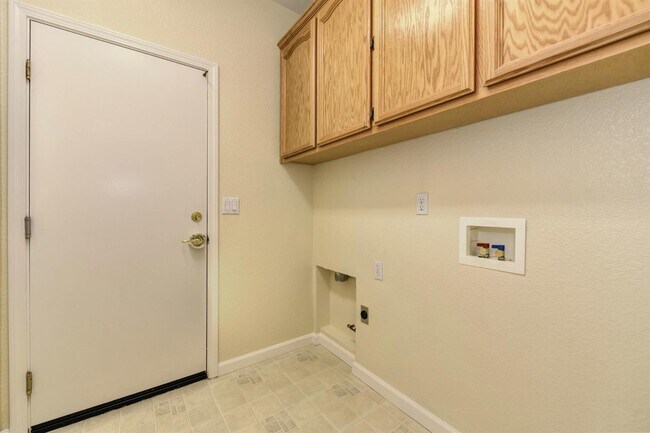 Building Photo - 1433 Taupin Ct