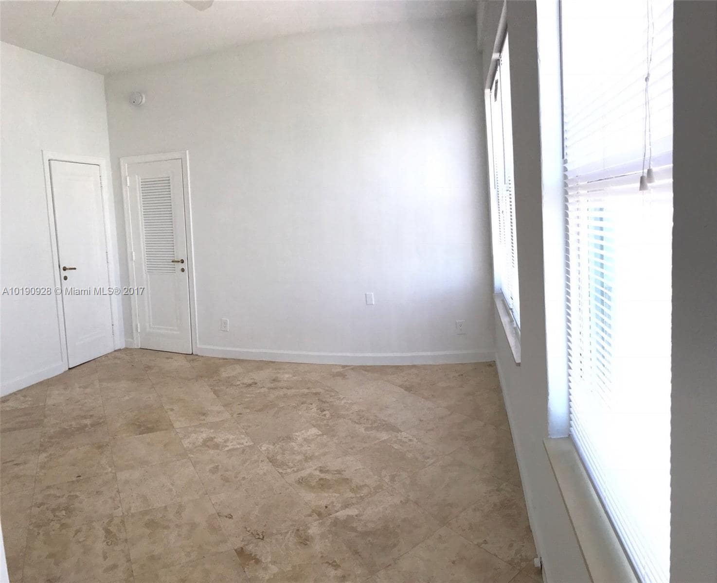 Building Photo - 2421 Lake Pancoast Dr