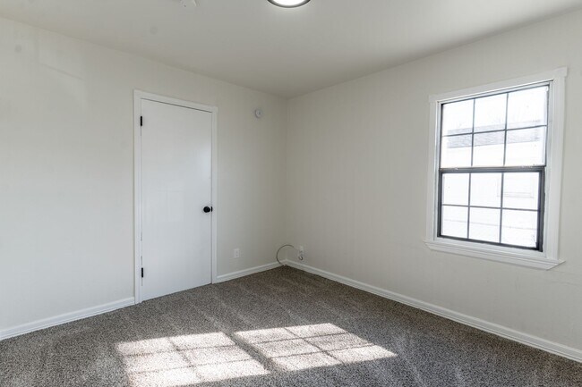 Building Photo - 4309 SE 40th St