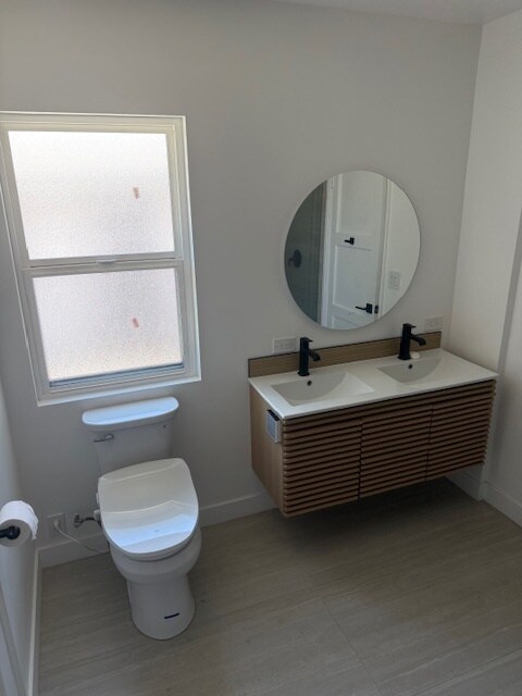 Bathroom - 2400 Greenfield Ave