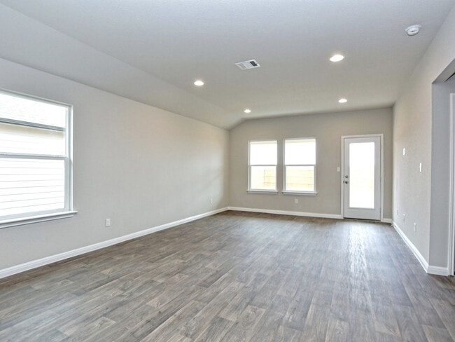 Building Photo - 3 BR/2 BA in BASTROP - 1489 SF in Pecan Park - Close to TESLA!