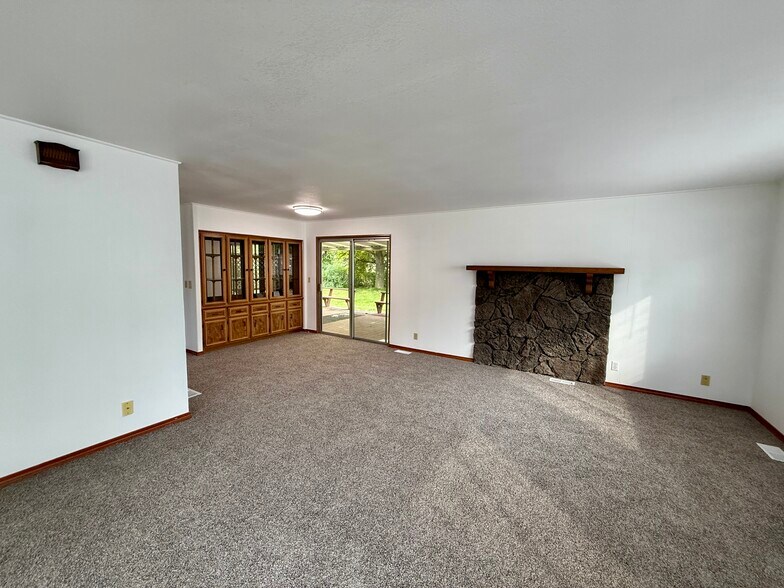 Breakfast Nook off living Room - 625 S Evergreen Rd