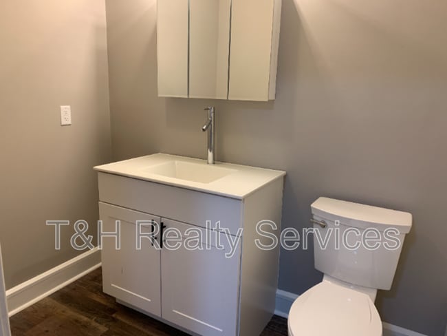 Building Photo - 234 N Addison St