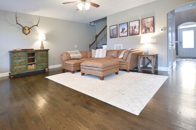 Building Photo - Pet Friendly Five Bedroom!