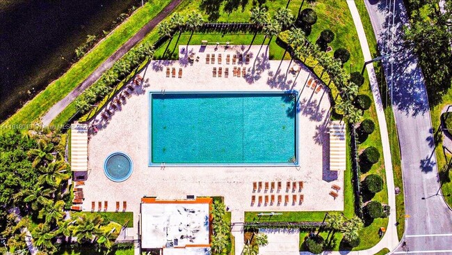 Building Photo - 1613 16th Way