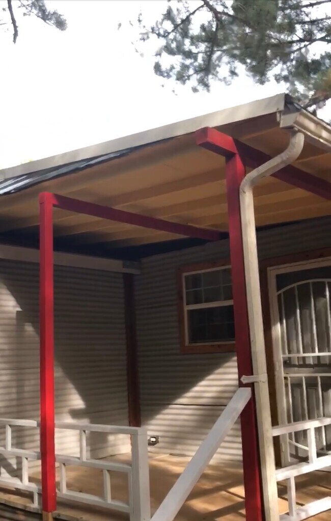 Rear porch and 2nd entrance to master bedroom. - 10557 County Road 165 N