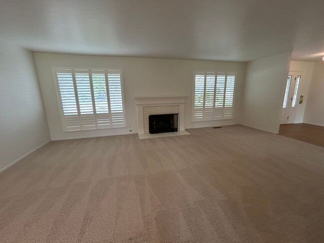 Building Photo - 7588 Oak Leaf Dr