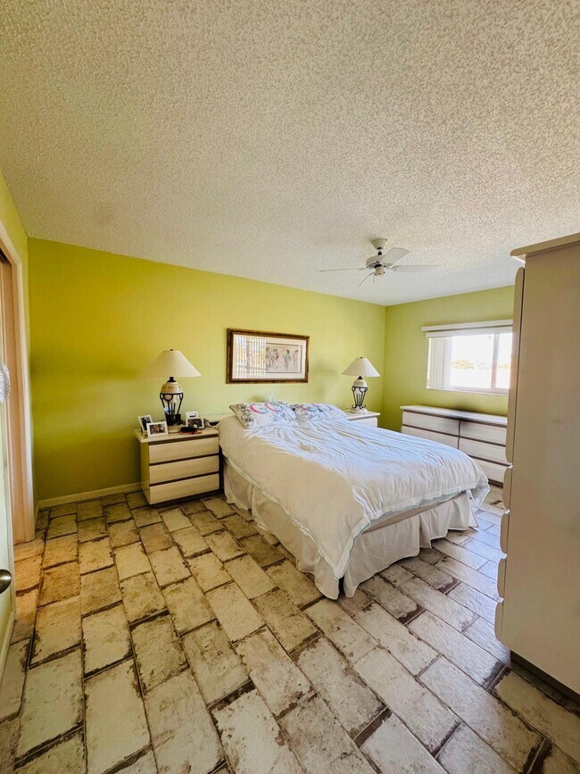 Building Photo - 4735 Lucerne Lakes Blvd W