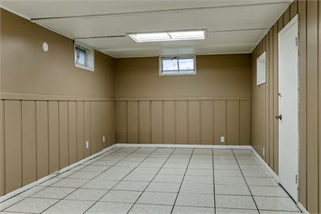 Building Photo - 6310 N 47th St