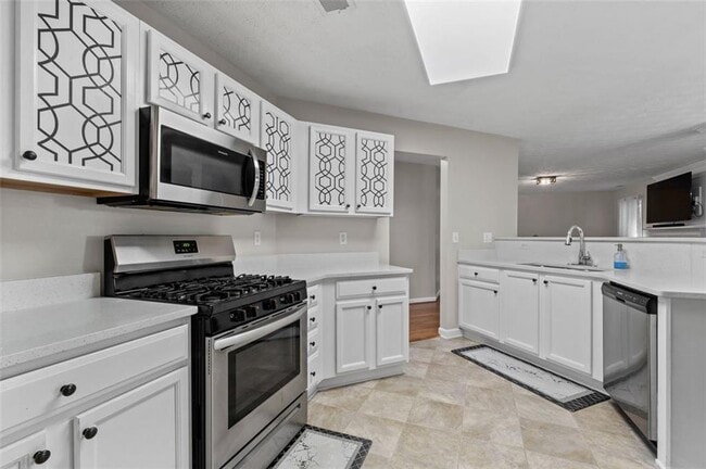 Building Photo - 6115 Riveroak Terrace