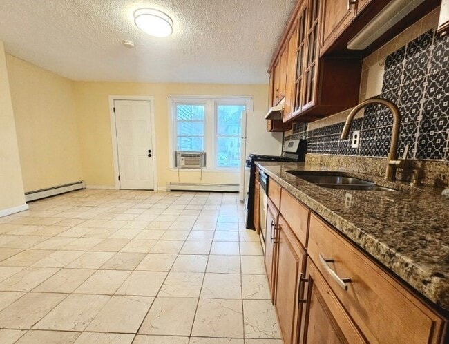 Building Photo - 7 High St Pl