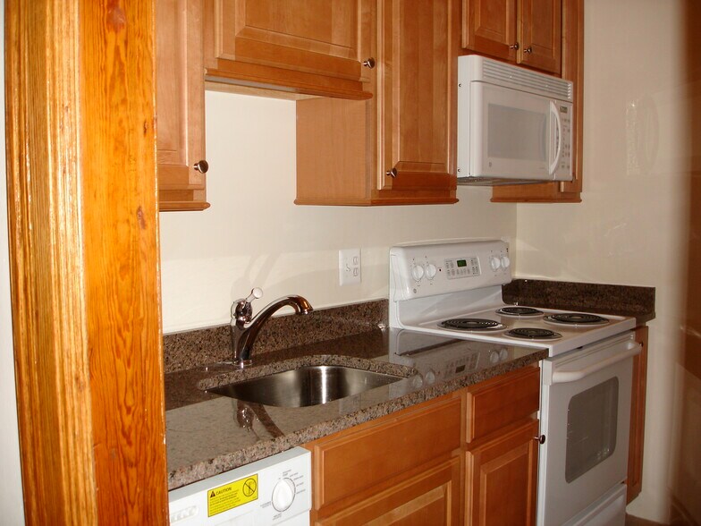 Building Photo - 218 W Montgomery Ave