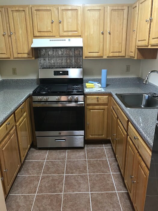 Kitchen ( Stove ) - 284 Thomas S Boyland St