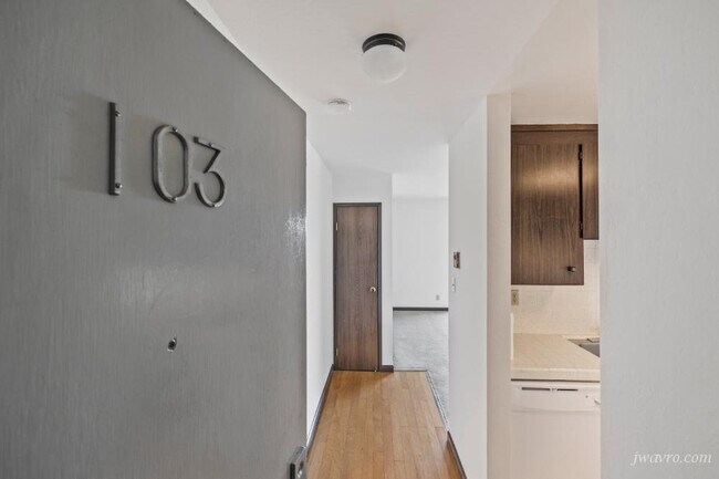 Building Photo - 160 Gardenside Dr