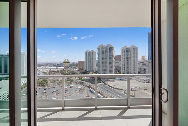 Building Photo - Turnberry Towers 2105W-Stunning City Views...
