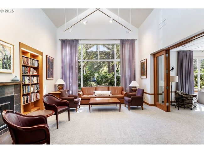 Building Photo - Rare 2 Bed 2 Bath + Loft Quintet Condo with Resort-Style Living in Portland’s West Hills