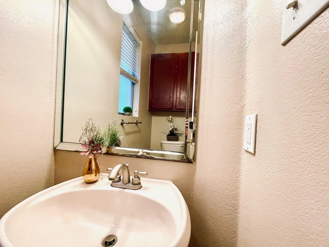 Building Photo - 9310 Albany Dr