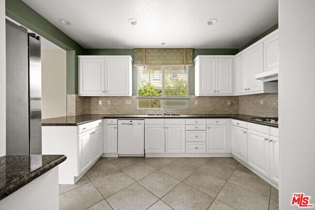 Building Photo - 631 Clearwater Creek Dr