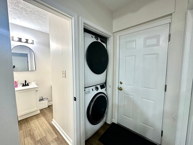 Building Photo - 49 S Lasalle St