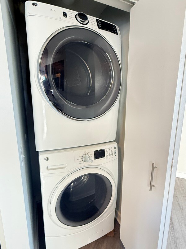 Building Photo - 601 N State St